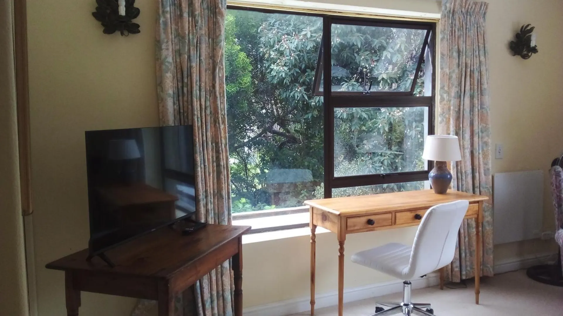 The Close In Constantia Bed & Breakfast Cape Town